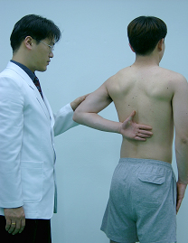 견관절의 능동 신전 검사