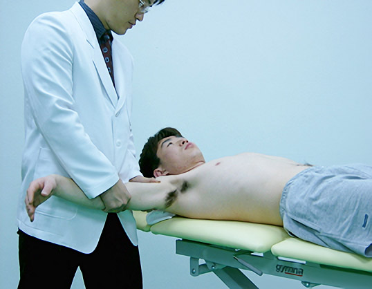 상완관절의 하방 활주